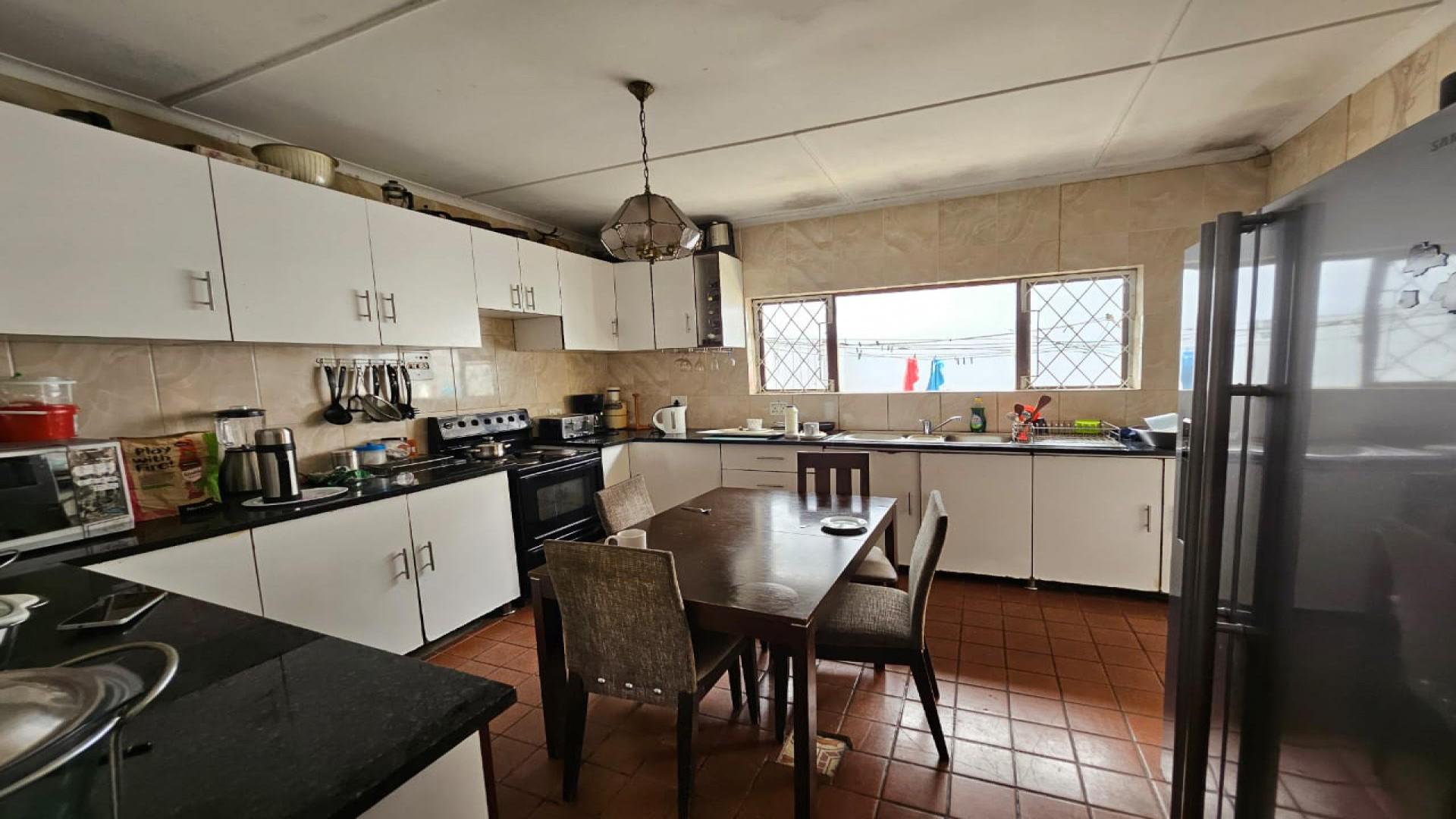 Kitchen of property in Cowies Hill Park