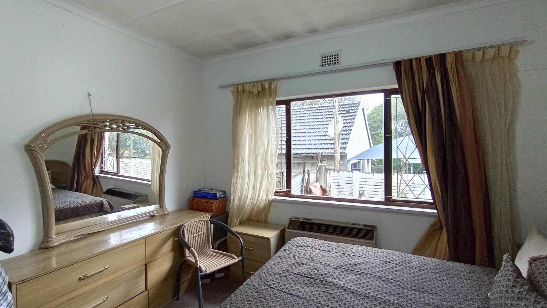 Bed Room 2 - 14 square meters of property in Cowies Hill Park