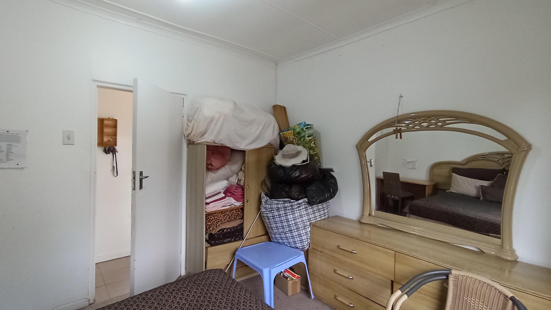 Bed Room 2 - 14 square meters of property in Cowies Hill Park