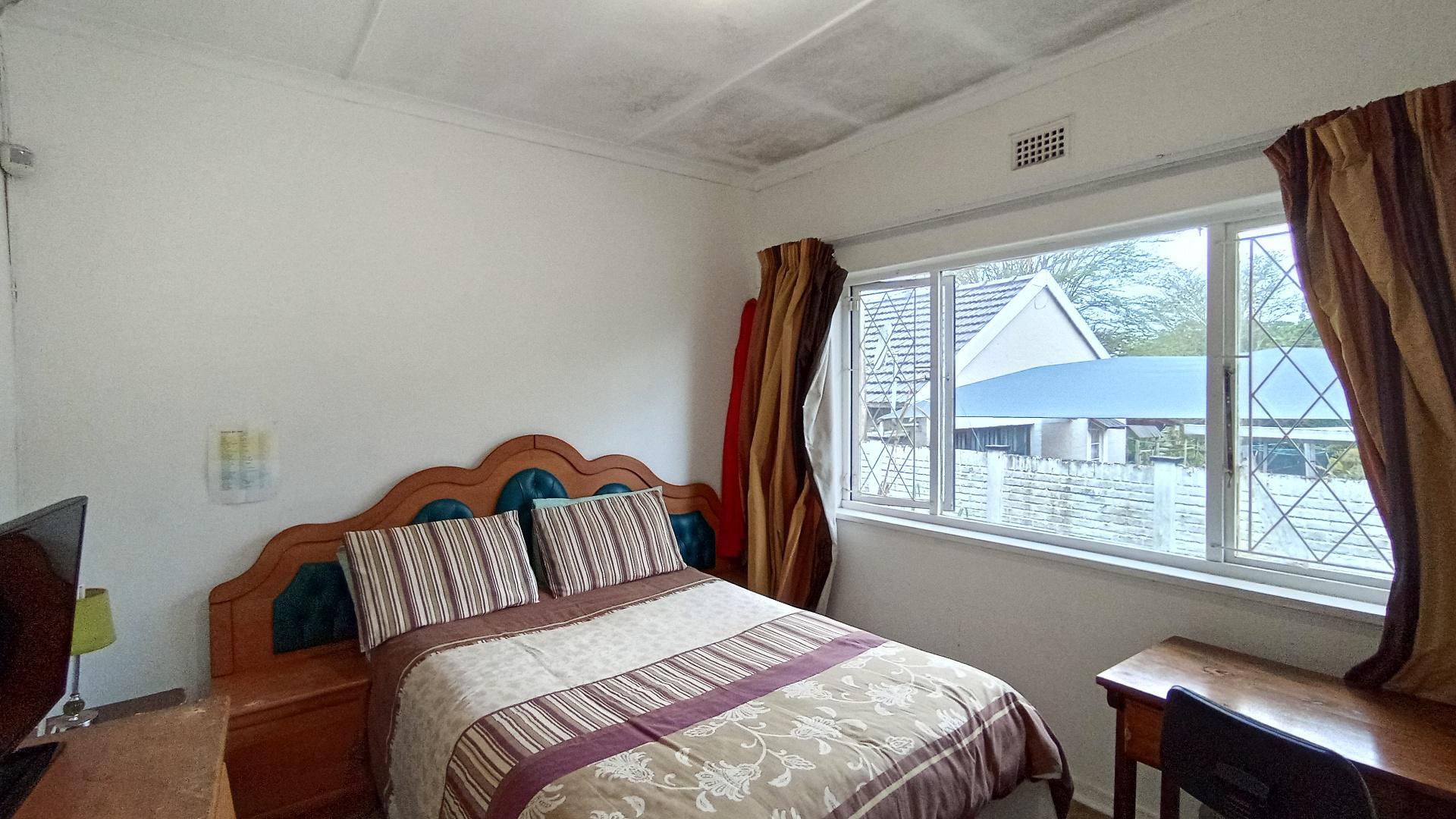 Bed Room 3 - 15 square meters of property in Cowies Hill Park