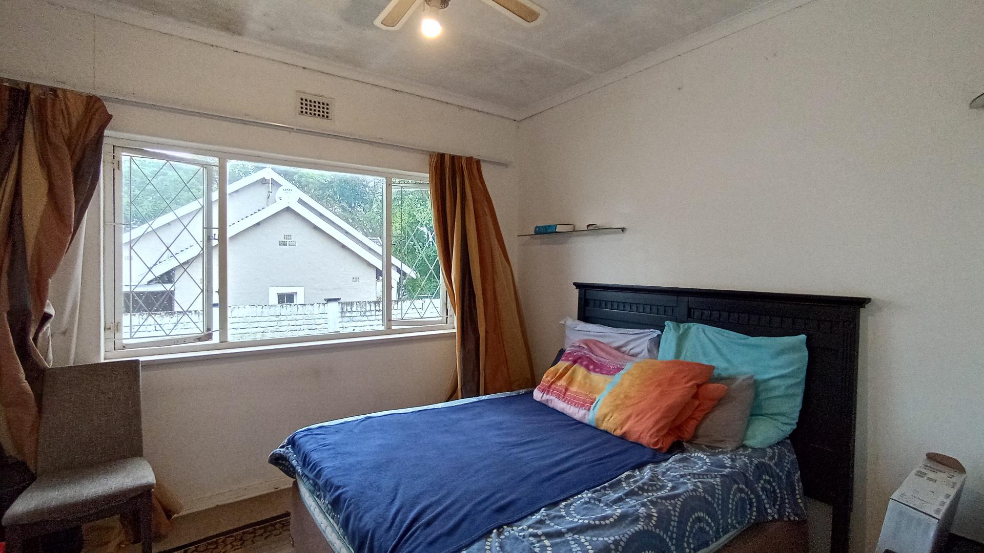 Bed Room 4 - 14 square meters of property in Cowies Hill Park