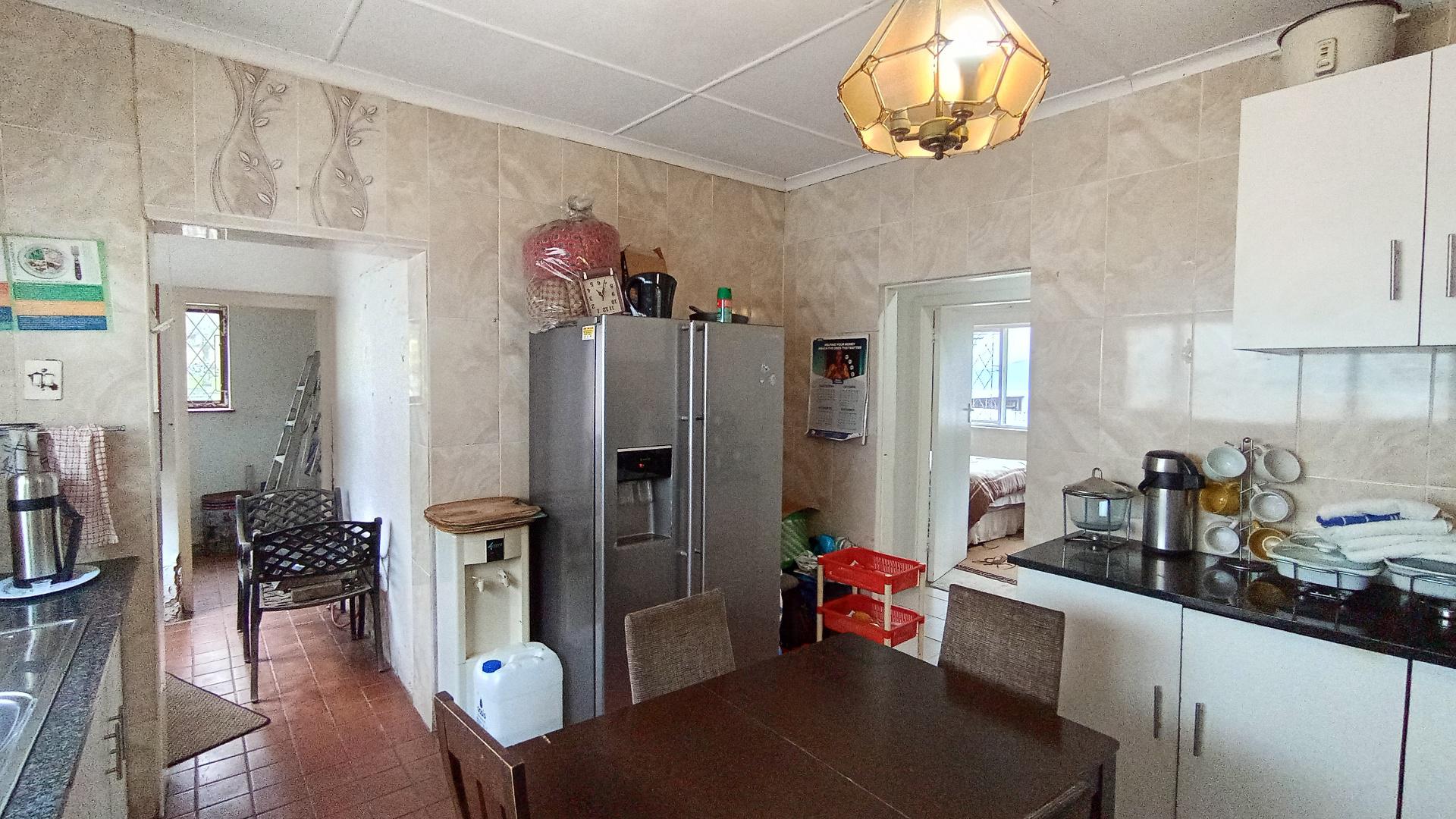 Kitchen - 17 square meters of property in Cowies Hill Park