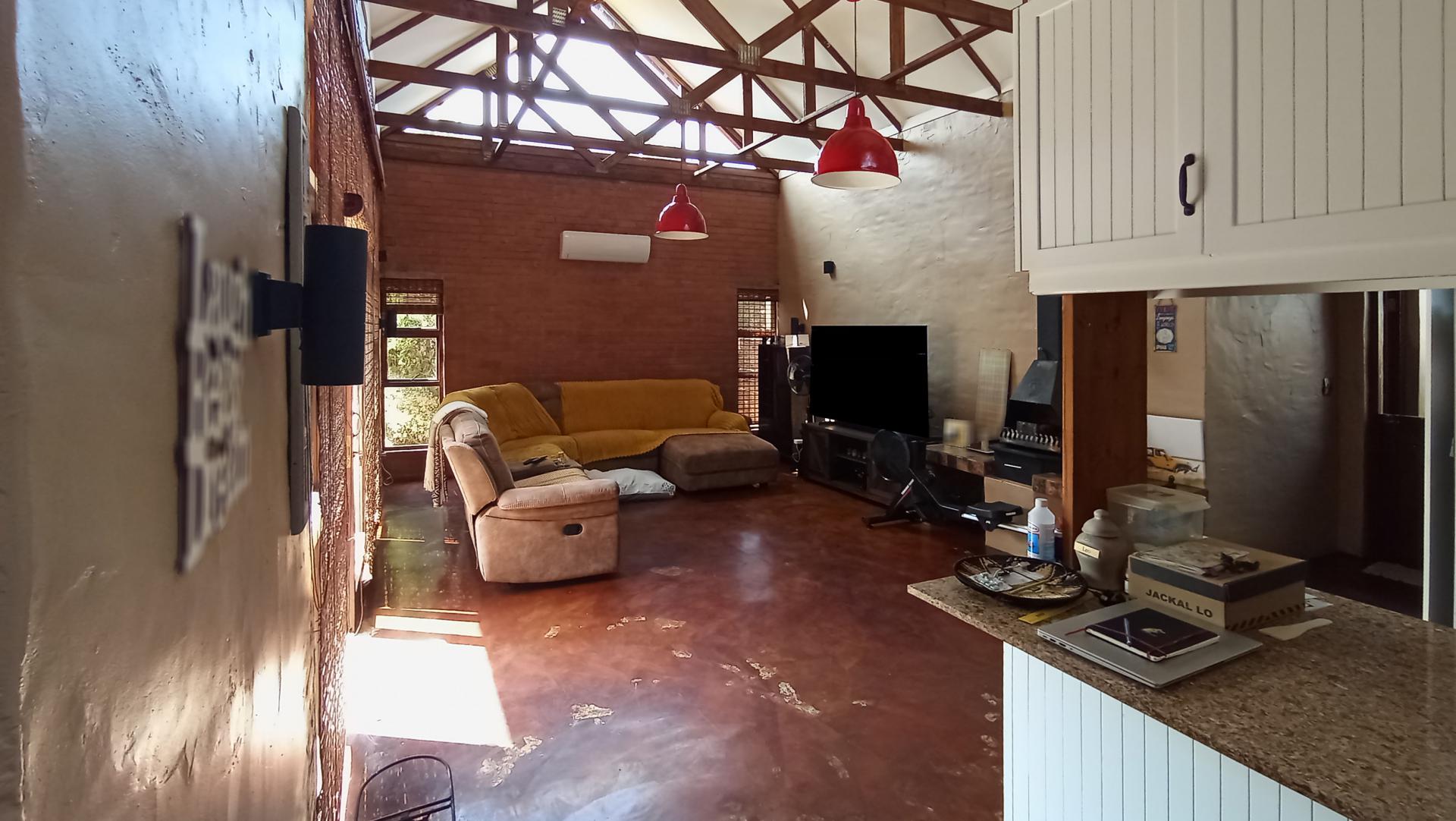 Lounges - 30 square meters of property in Midstream Estate
