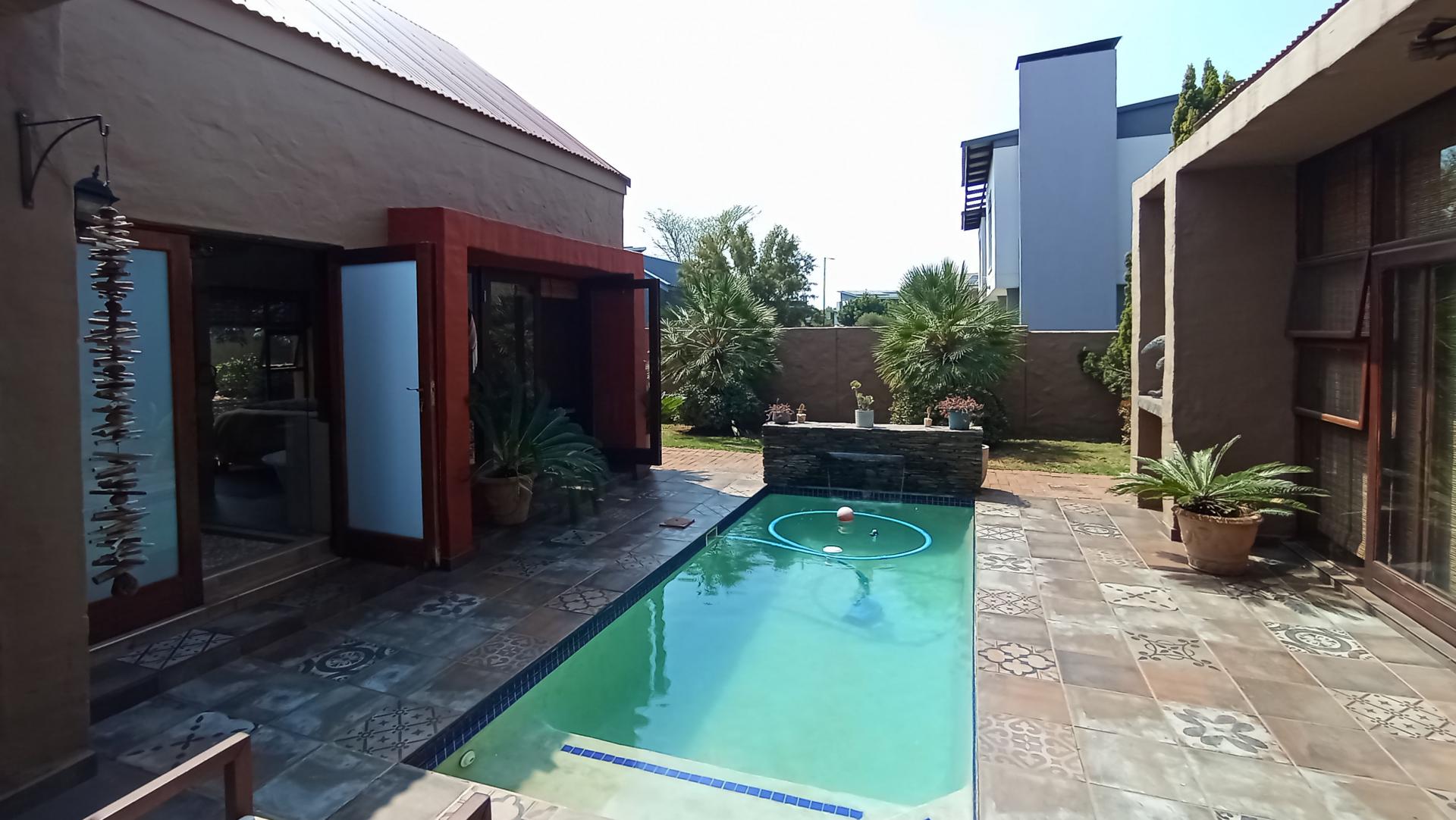 Spaces - 18 square meters of property in Midstream Estate