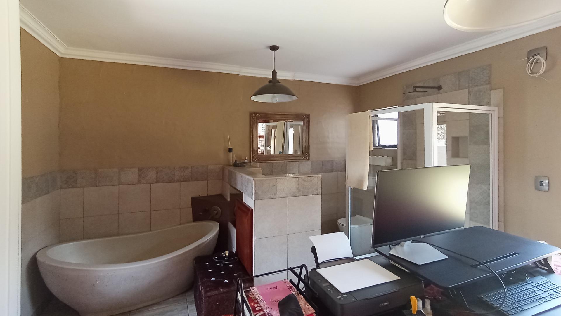 Bed Room 2 - 19 square meters of property in Midstream Estate