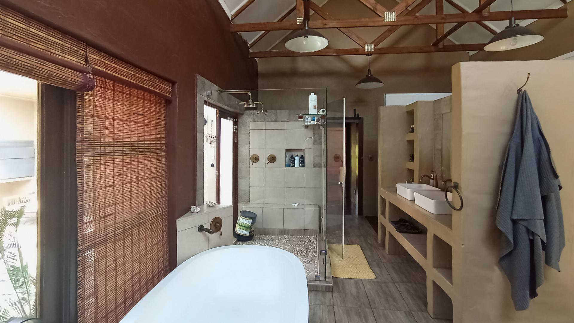 Main Bathroom of property in Midstream Estate
