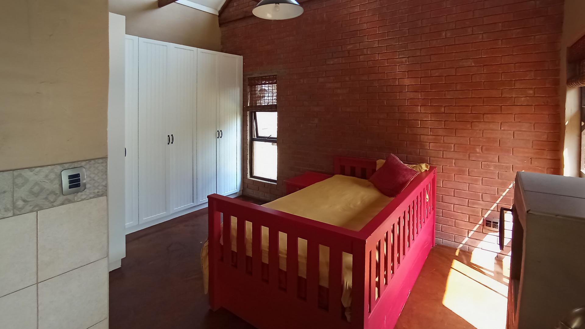 Bed Room 3 - 18 square meters of property in Midstream Estate