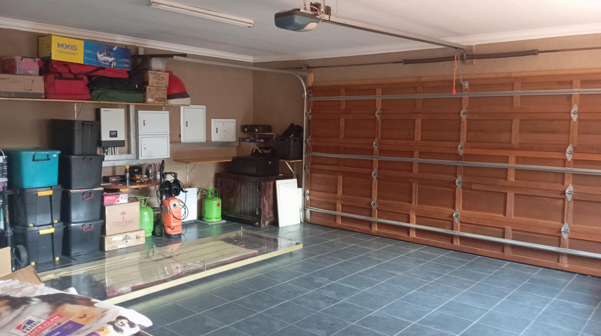 Garage - 46 square meters of property in Midstream Estate