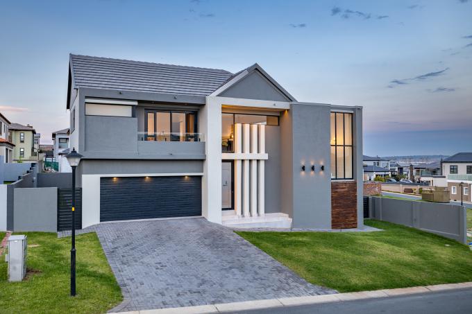4 Bedroom Freehold Residence for Sale For Sale in Blue Valley Golf Estate - MR681692