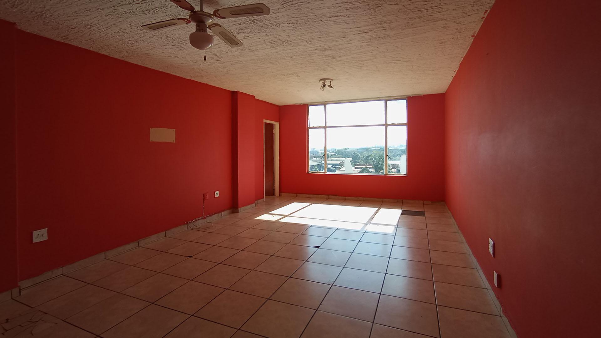 Lounges - 33 square meters of property in Silverton