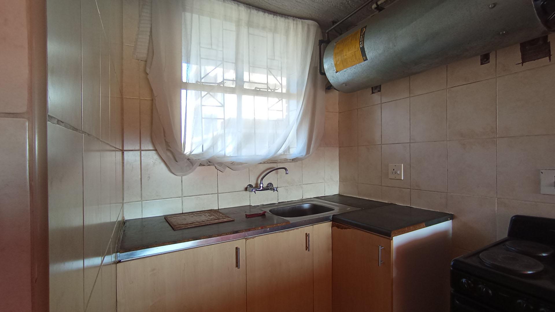 Kitchen - 8 square meters of property in Silverton