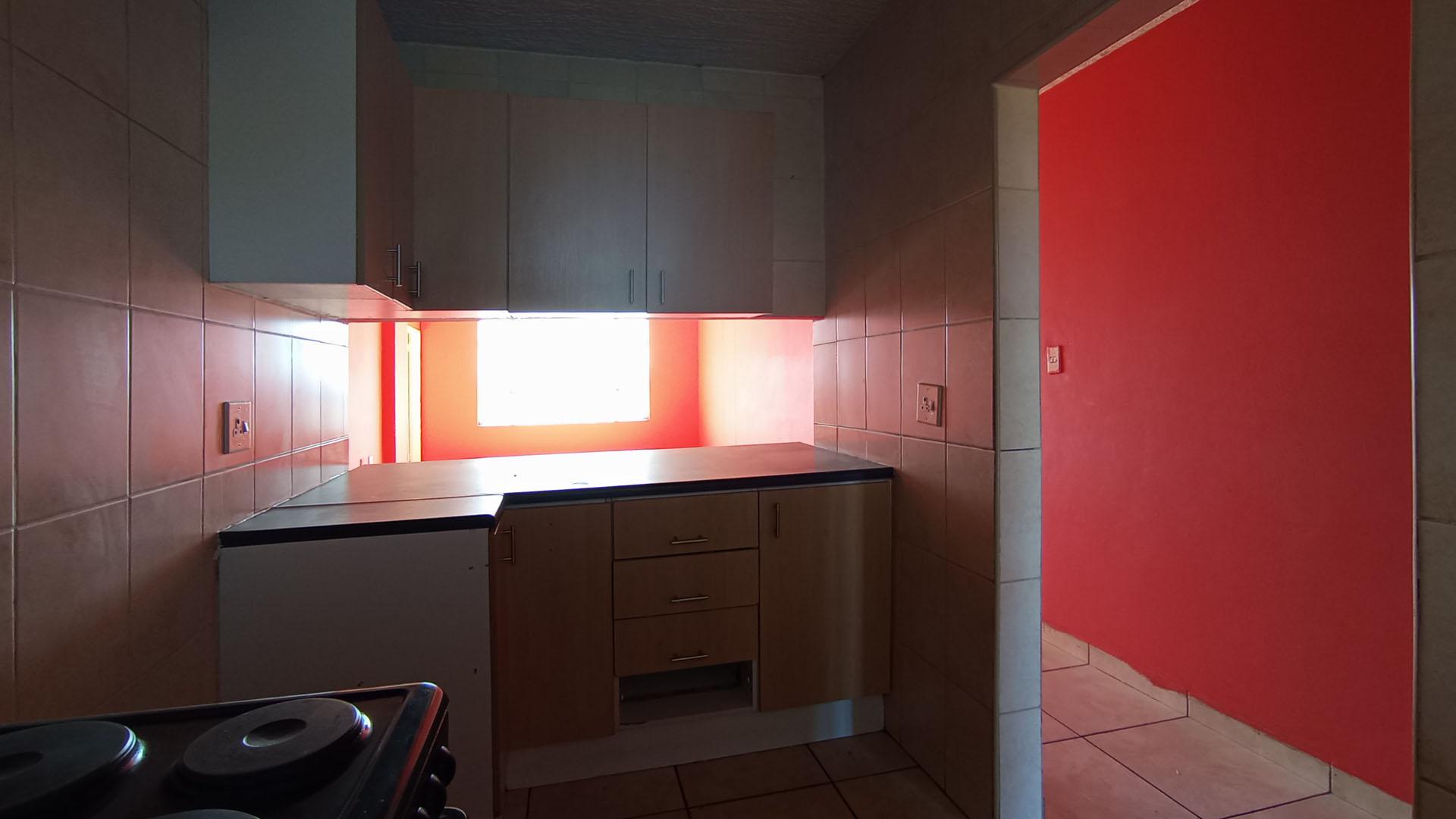 Kitchen - 8 square meters of property in Silverton