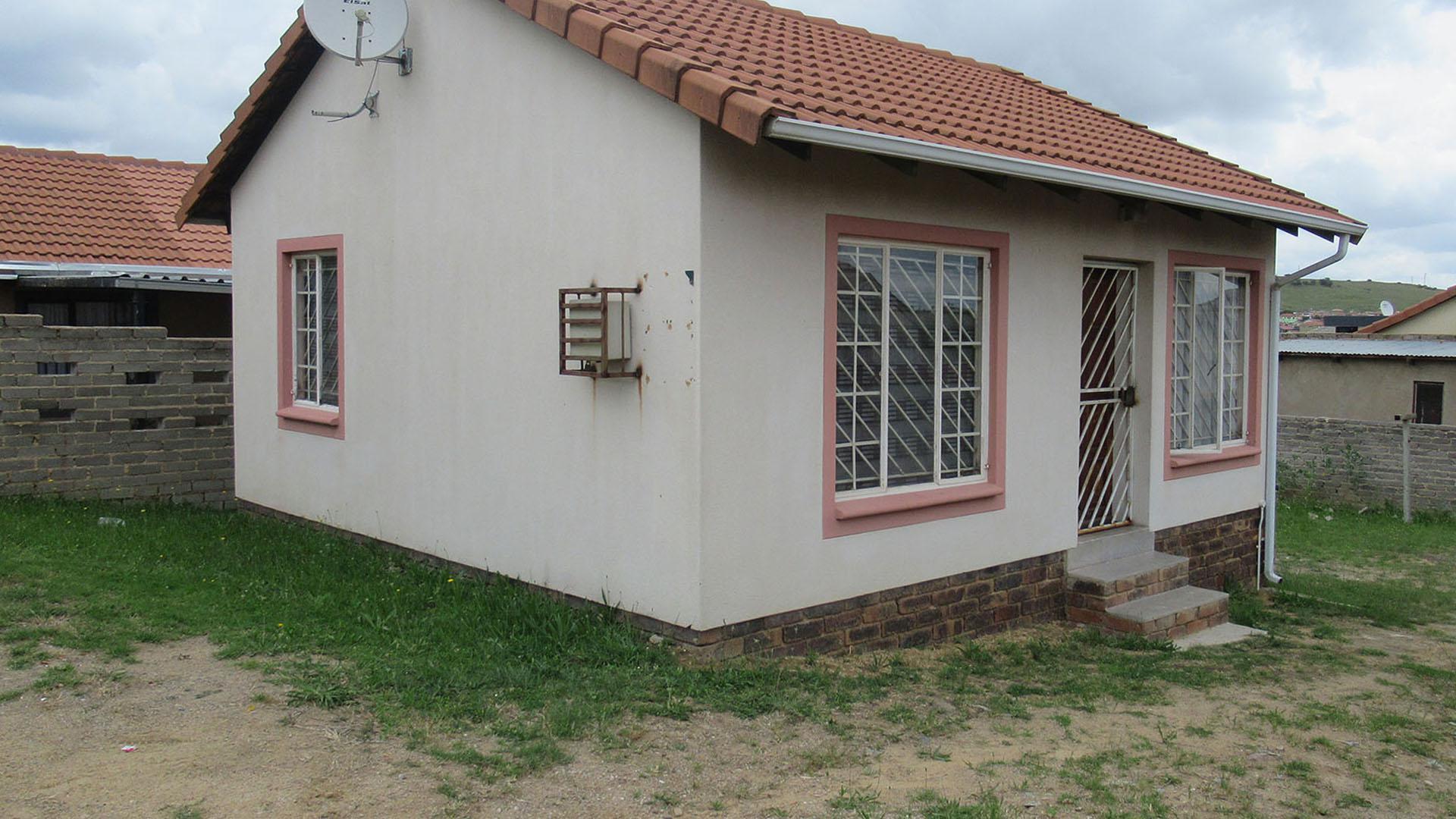 Front View of property in Cosmo City