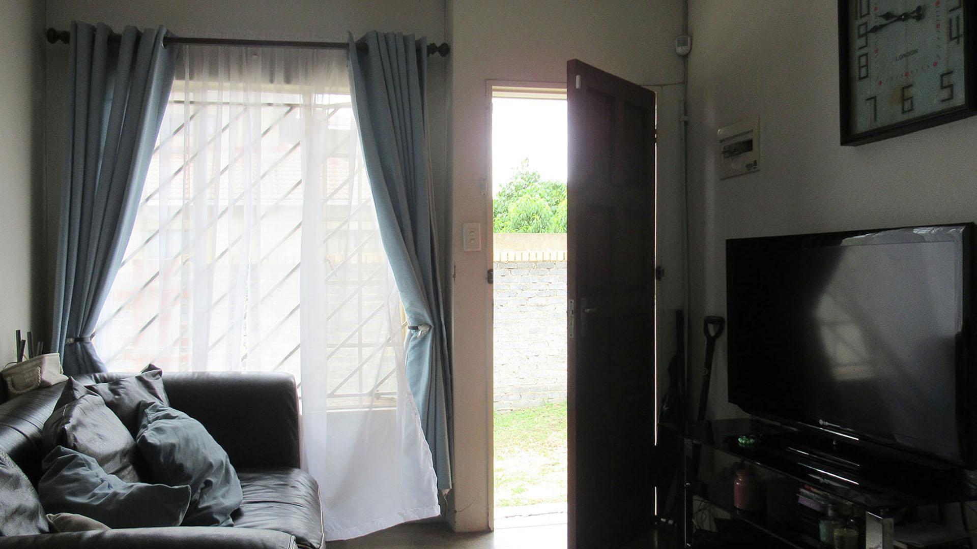 Lounges of property in Cosmo City