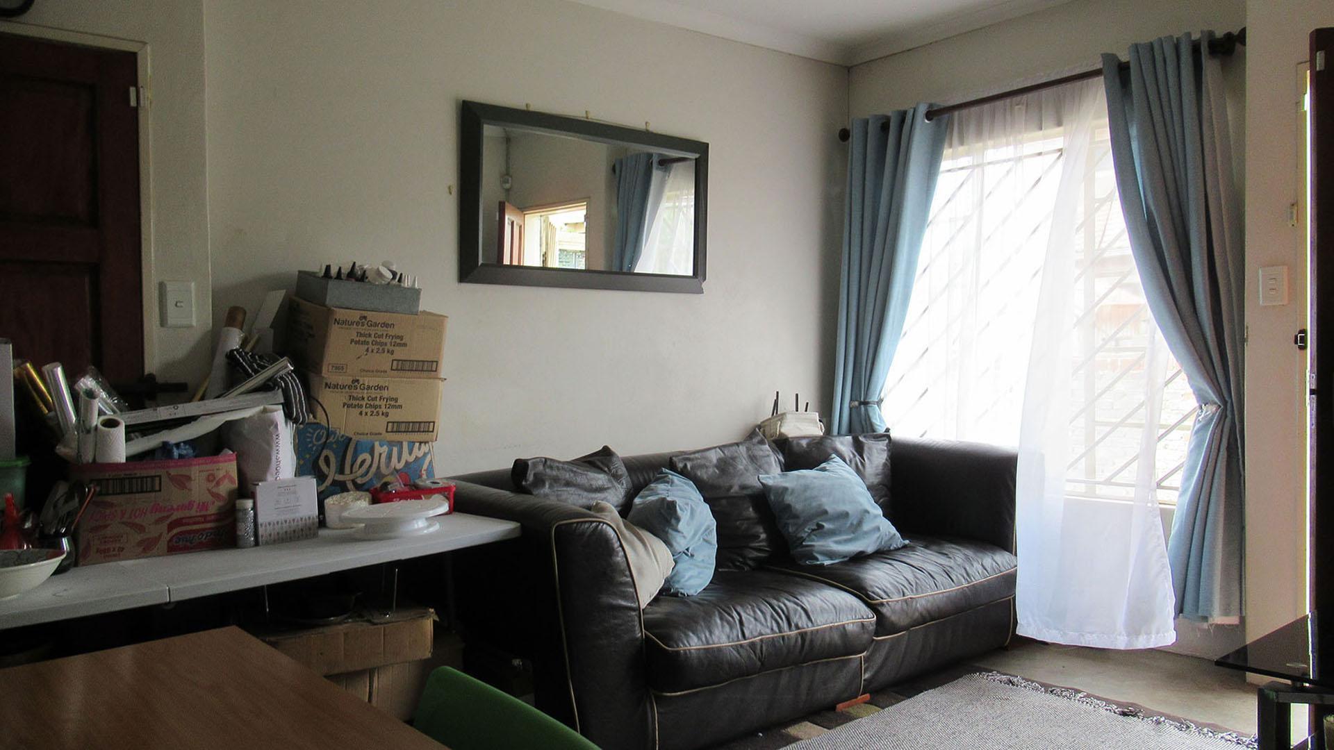 Lounges of property in Cosmo City