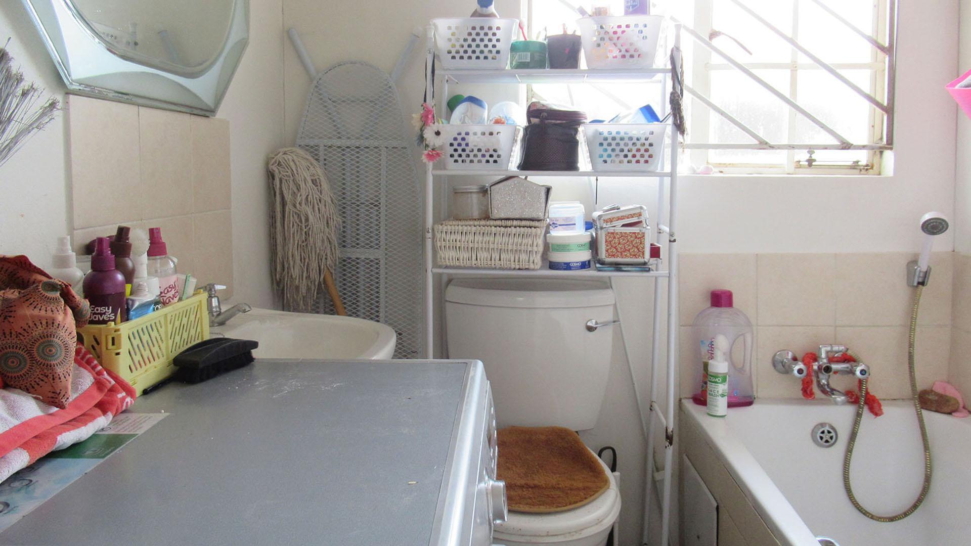 Bathroom 1 of property in Cosmo City