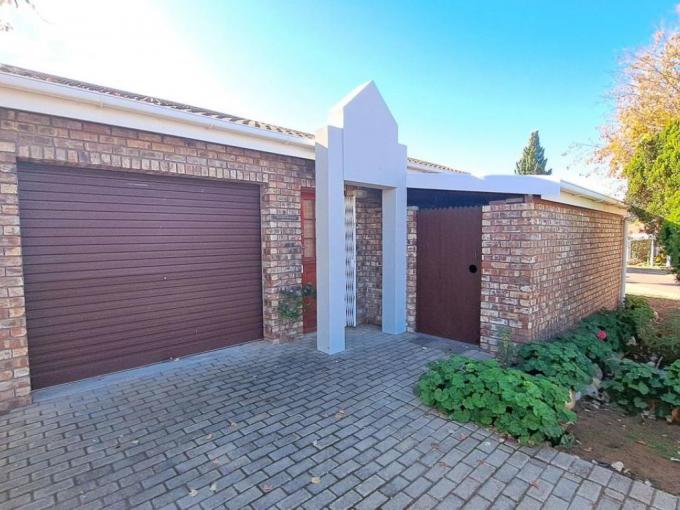 2 Bedroom Apartment for Sale For Sale in Oudtshoorn - MR681711
