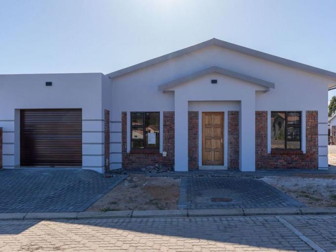 3 Bedroom Simplex for Sale For Sale in Albertinia - MR681731