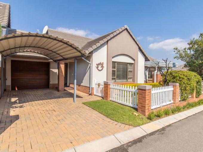 3 Bedroom Simplex for Sale For Sale in Douglasdale - MR681760
