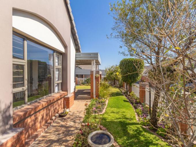 3 Bedroom Simplex for Sale For Sale in Douglasdale - MR681772