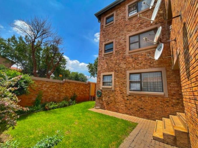 3 Bedroom Simplex for Sale For Sale in New Redruth - MR681786