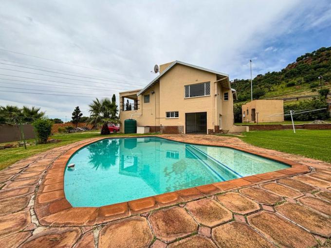 4 Bedroom House for Sale For Sale in Linmeyer - MR681796