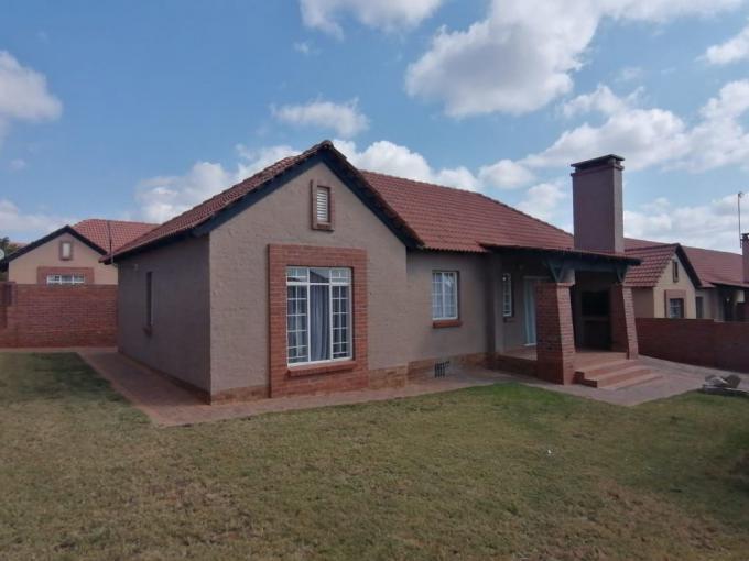 3 Bedroom Simplex for Sale For Sale in Polokwane - MR681848