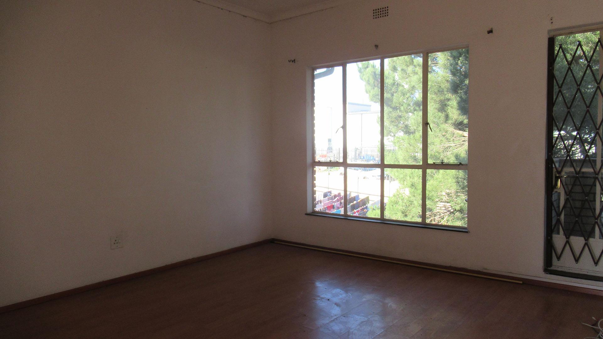 Lounges - 16 square meters of property in Horison View