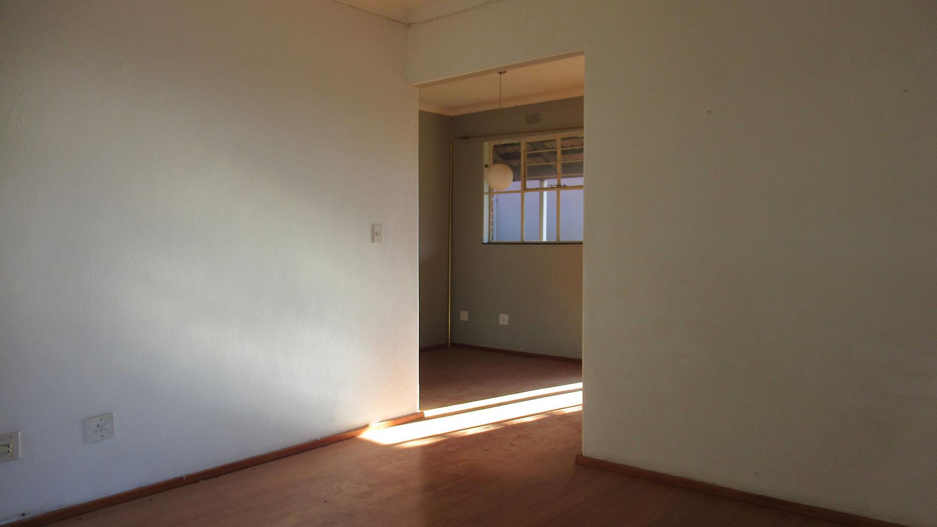 Lounges - 16 square meters of property in Horison View