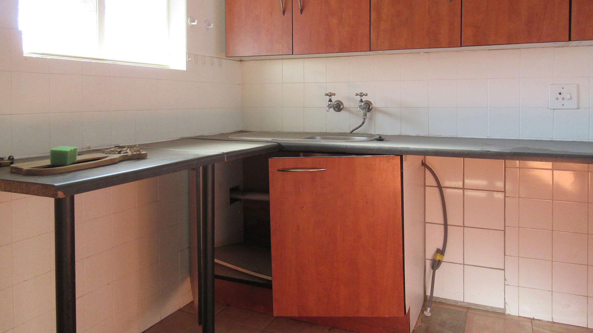 Kitchen - 8 square meters of property in Horison View