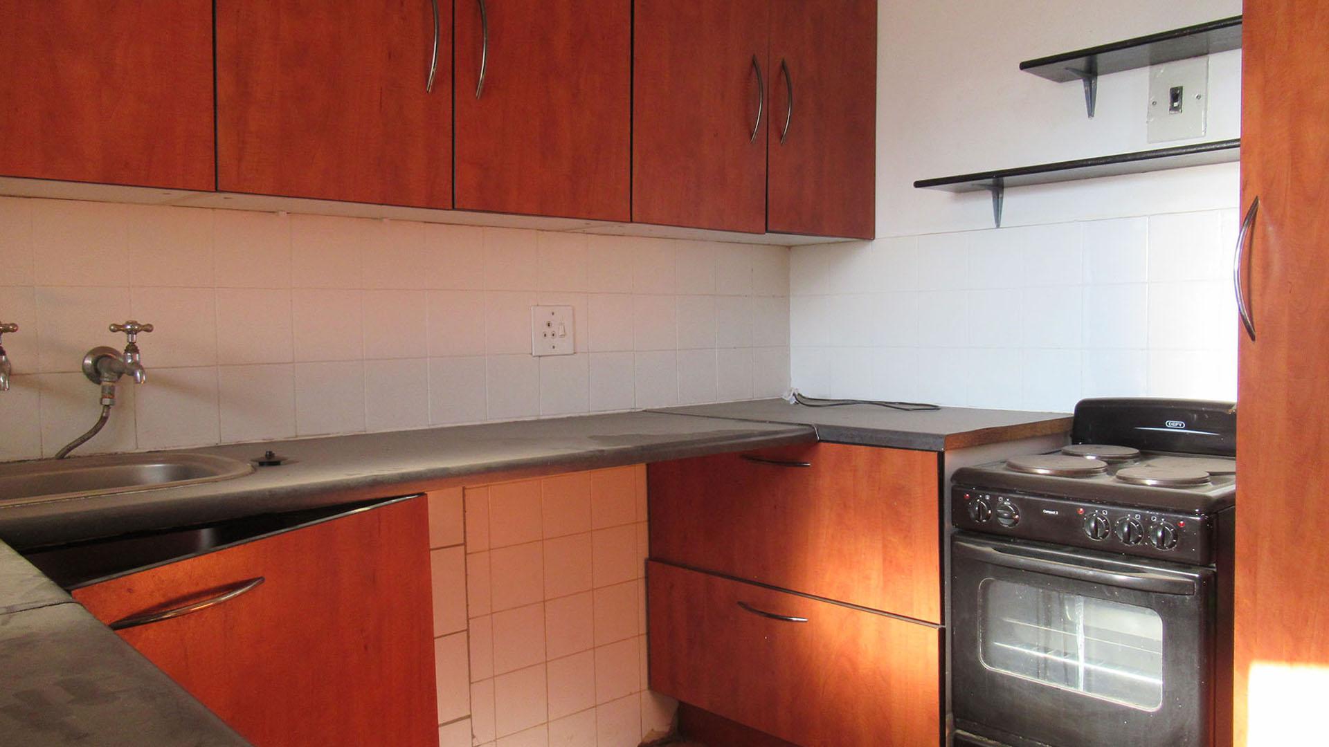 Kitchen - 8 square meters of property in Horison View