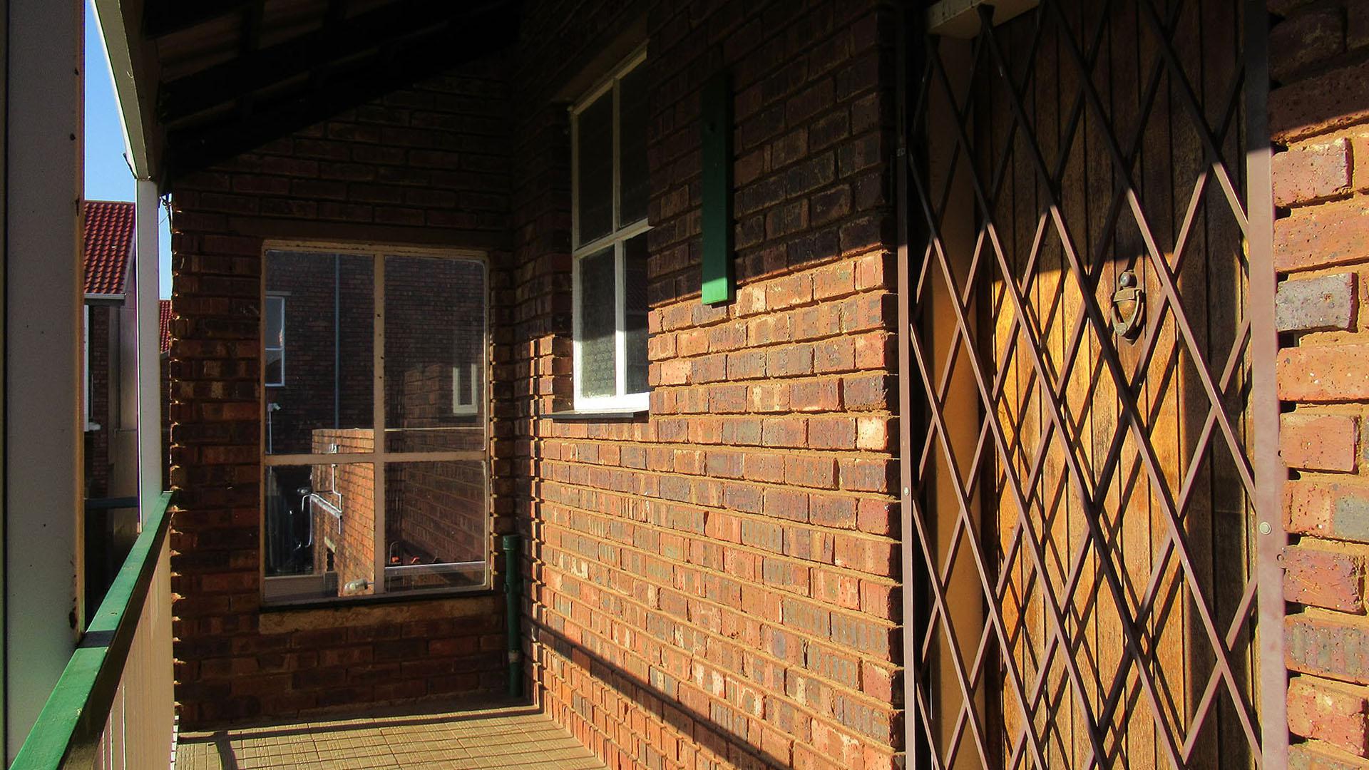 Front View of property in Horison View