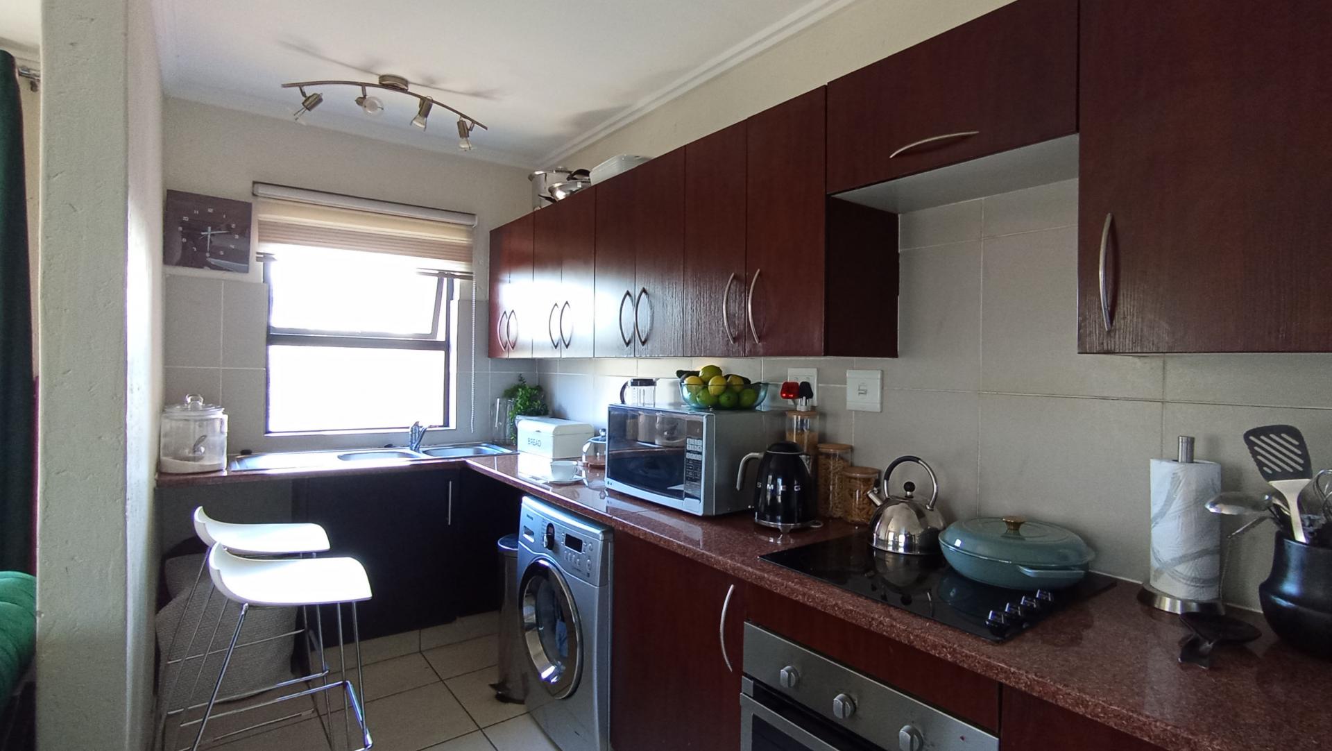 Kitchen - 8 square meters of property in Jackal Creek Golf Estate