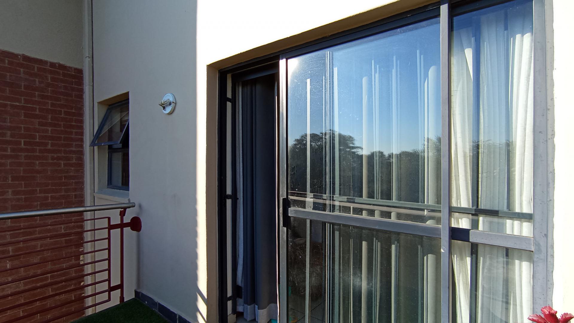 Balcony - 5 square meters of property in Jackal Creek Golf Estate