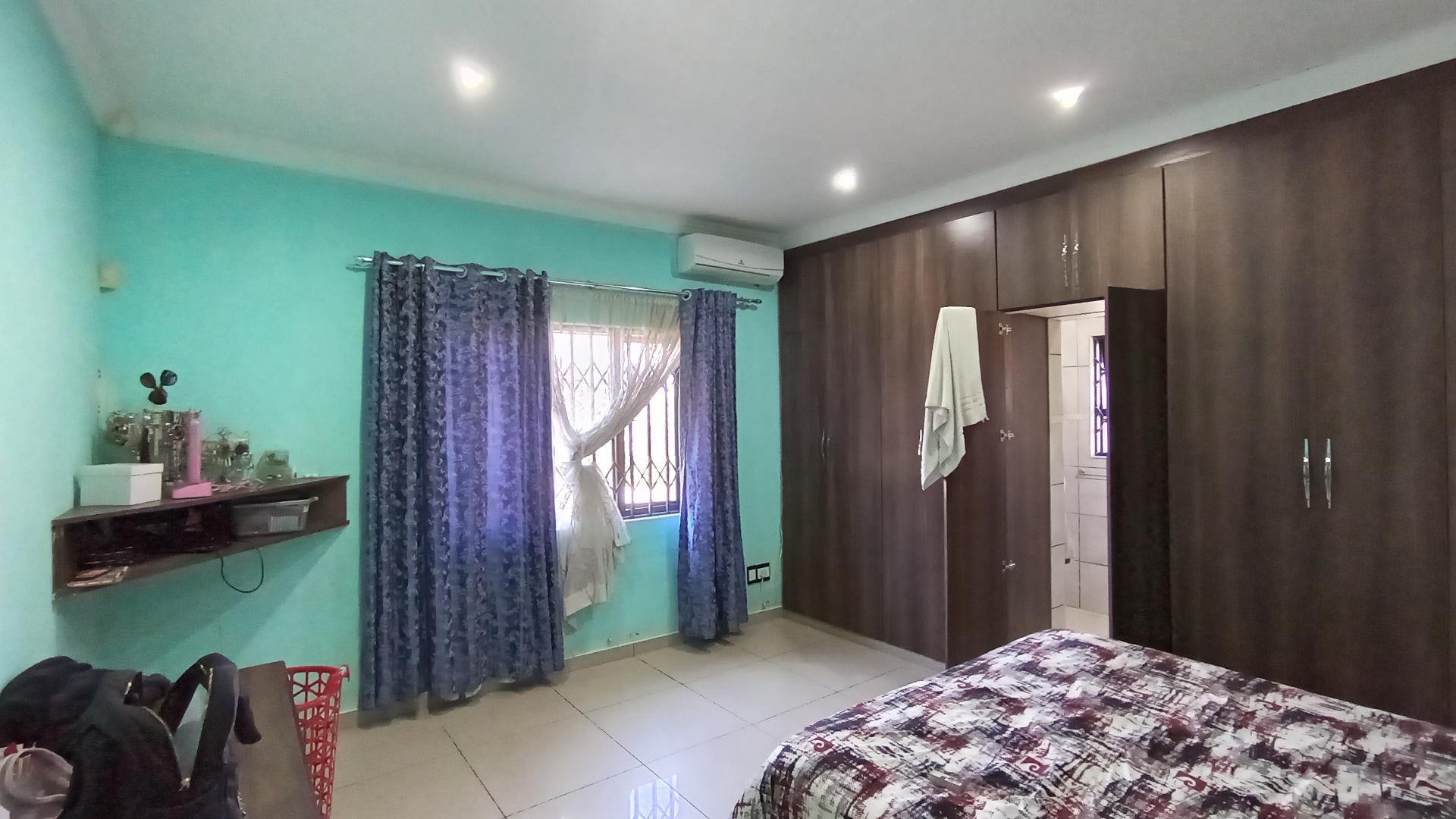 Bed Room 3 - 20 square meters of property in Escombe 