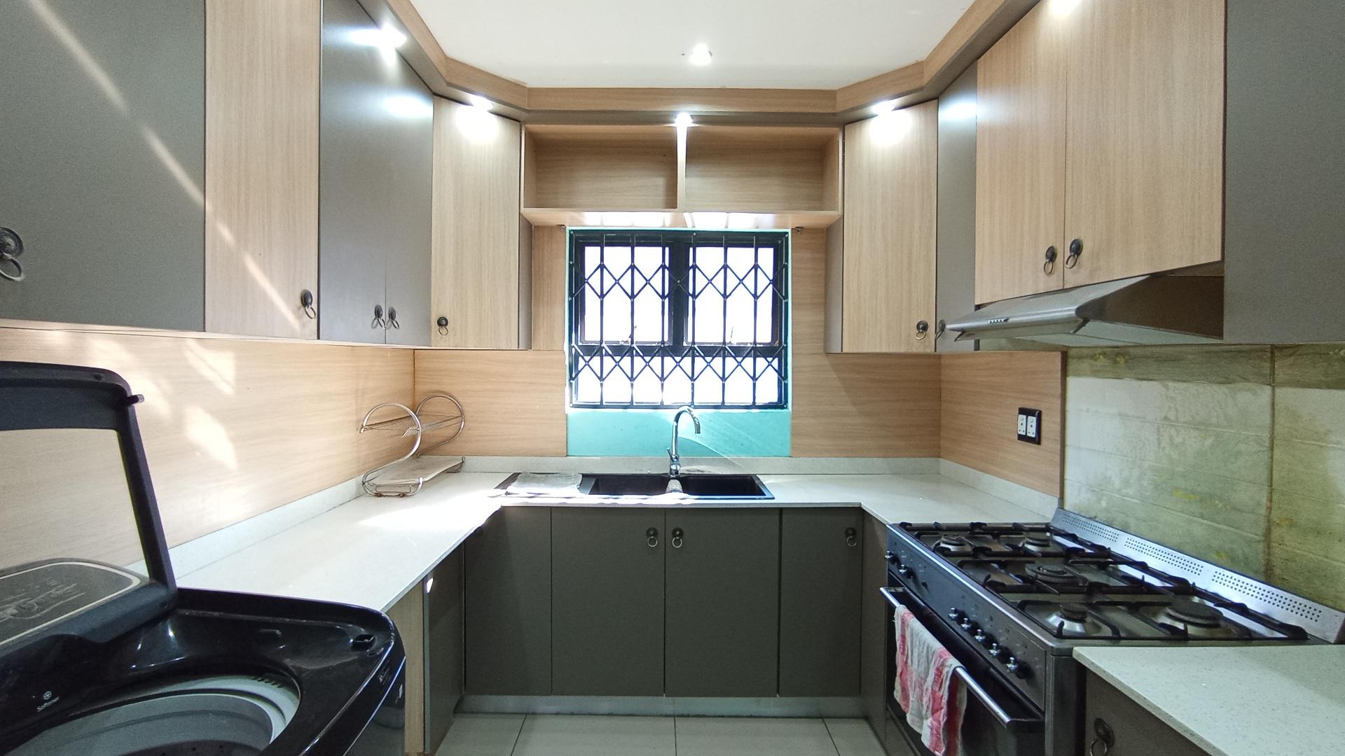 Scullery - 10 square meters of property in Escombe 