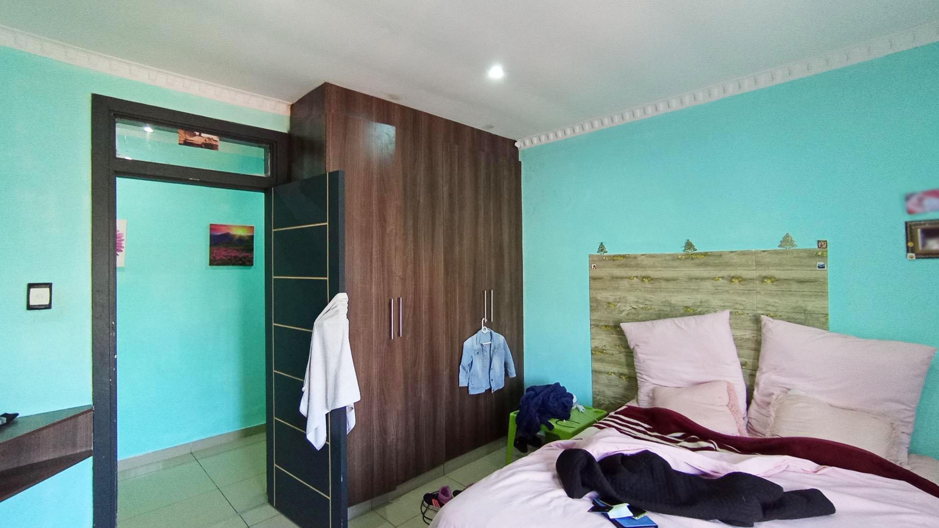 Bed Room 2 - 16 square meters of property in Escombe 