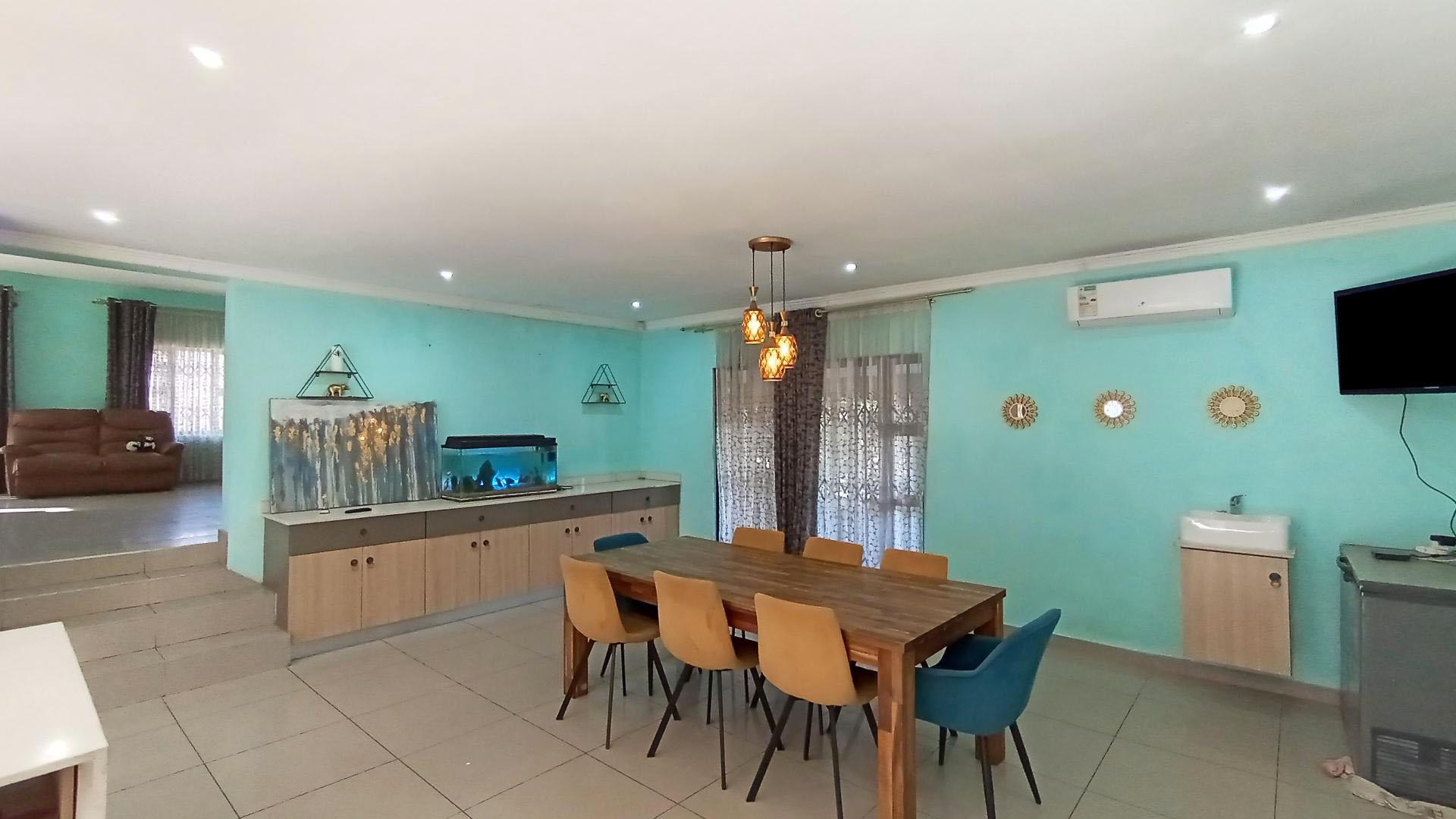 Dining Room - 29 square meters of property in Escombe 