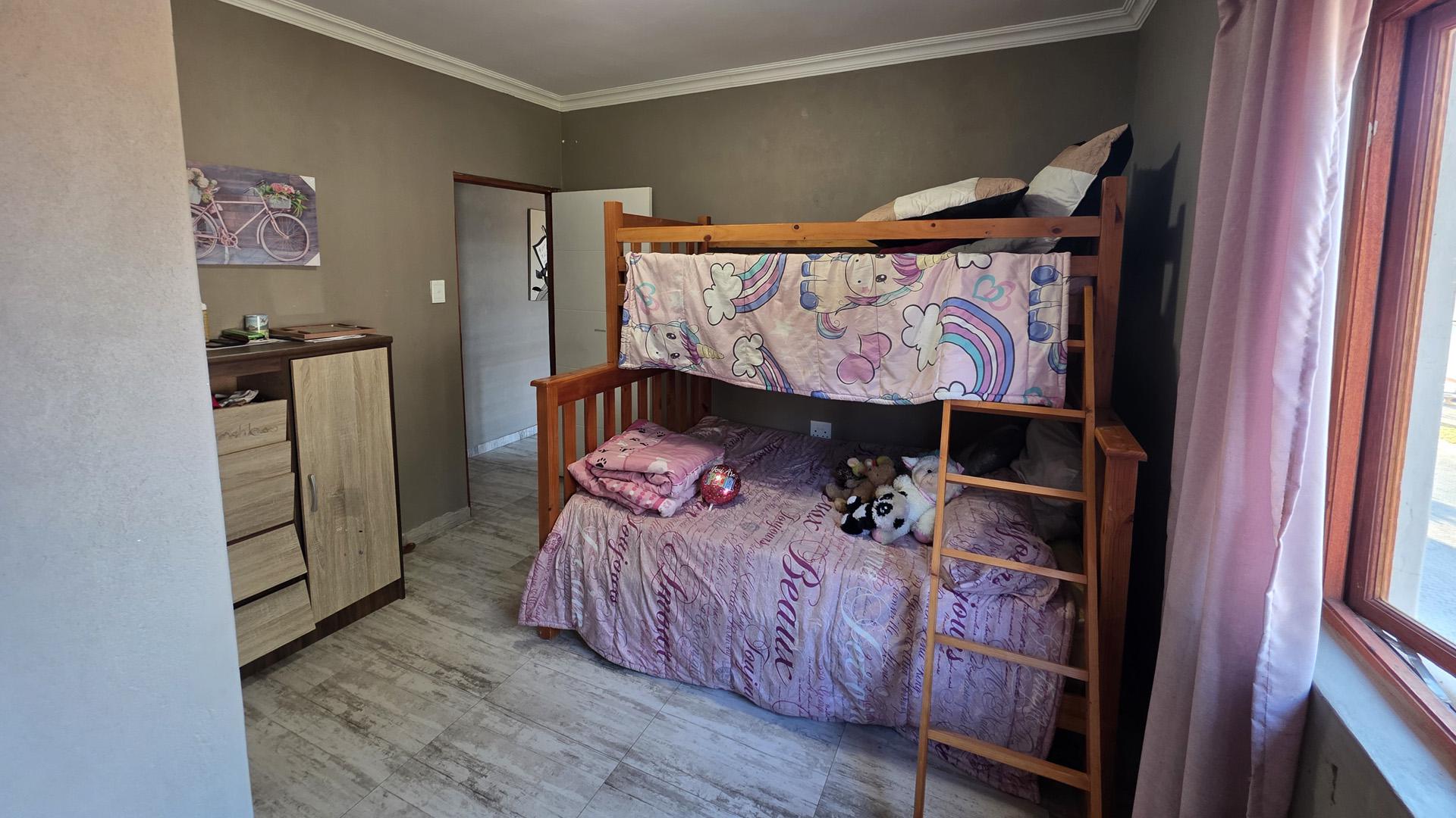 Bed Room 1 of property in Xanadu Eco Park