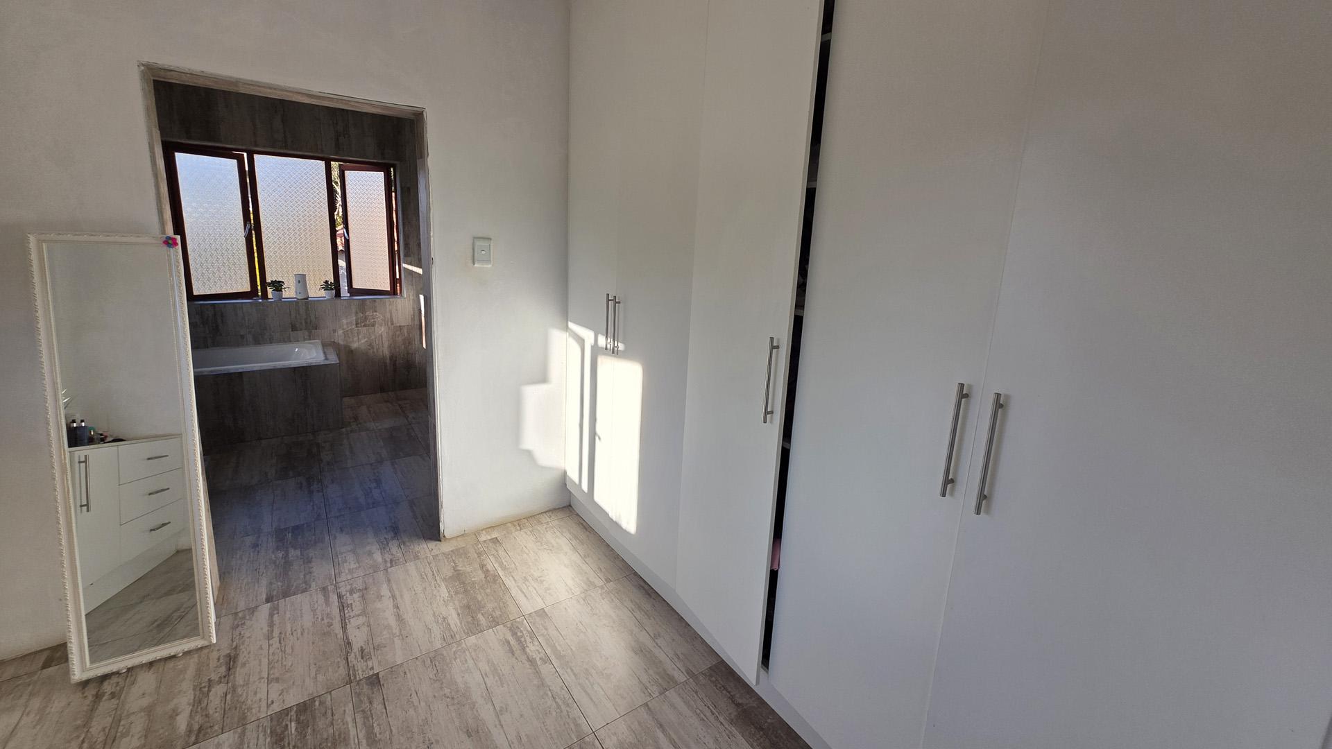 Main Bedroom of property in Xanadu Eco Park