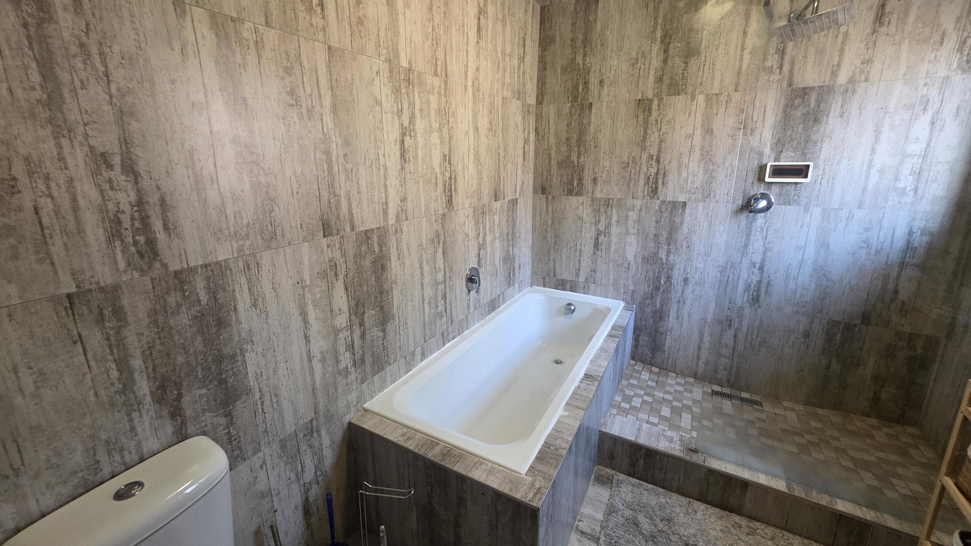 Bathroom 1 of property in Xanadu Eco Park