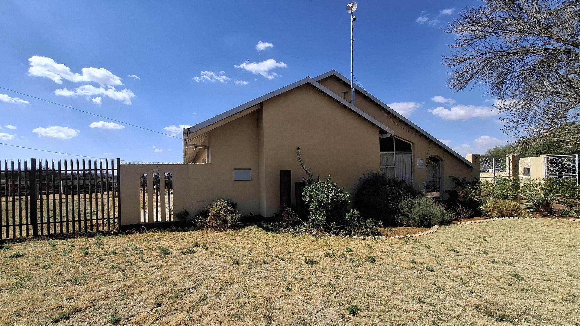 Front View of property in Hartebeesfontein
