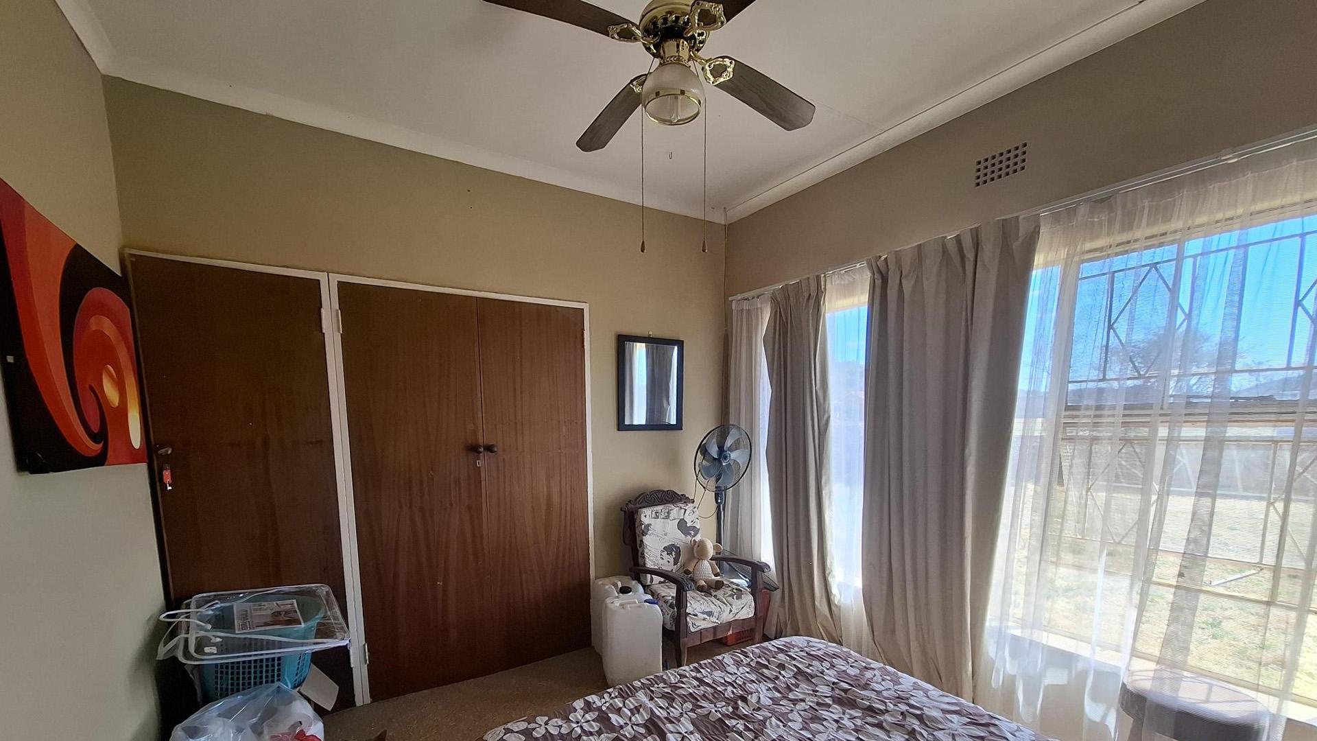 Bed Room 1 of property in Hartebeesfontein