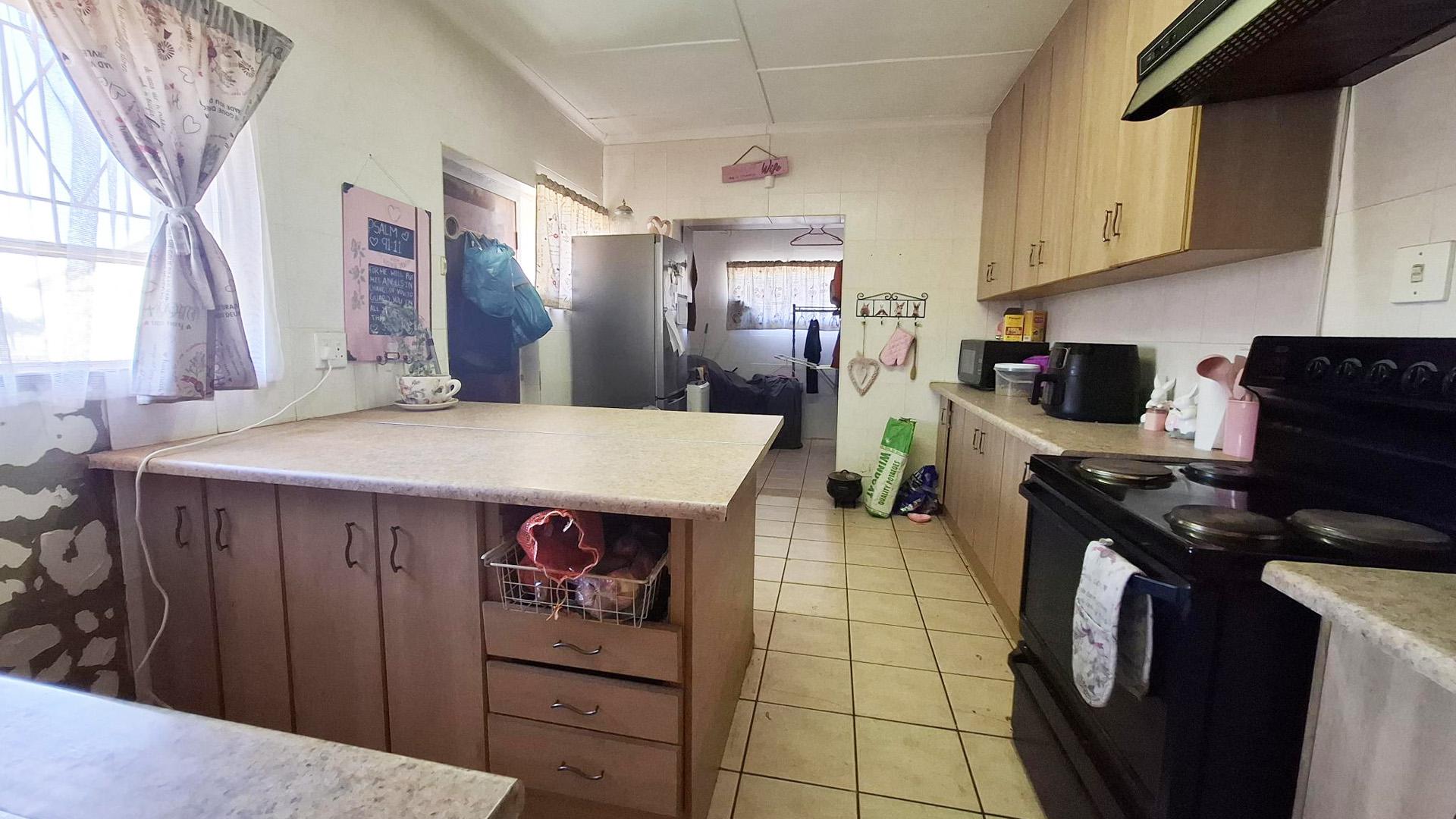 Kitchen of property in Hartebeesfontein