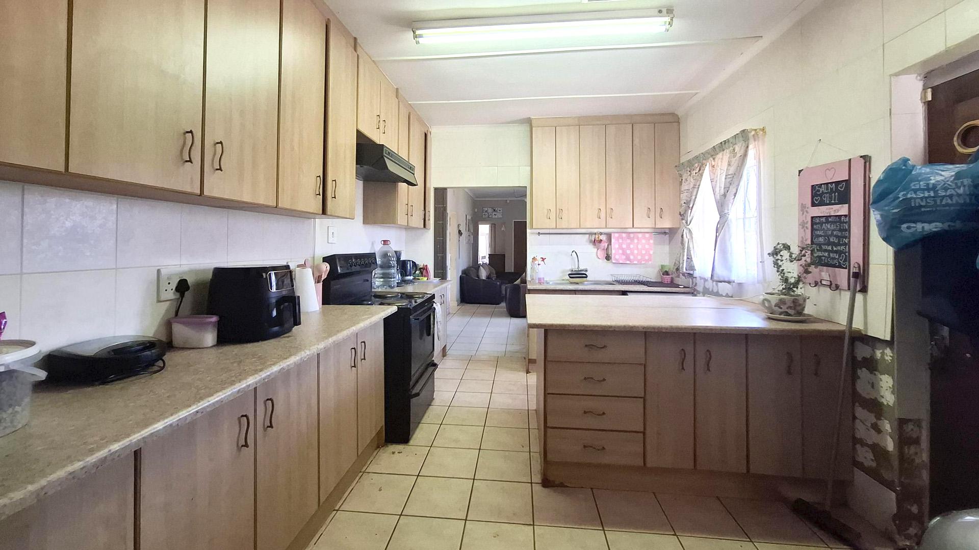 Kitchen of property in Hartebeesfontein