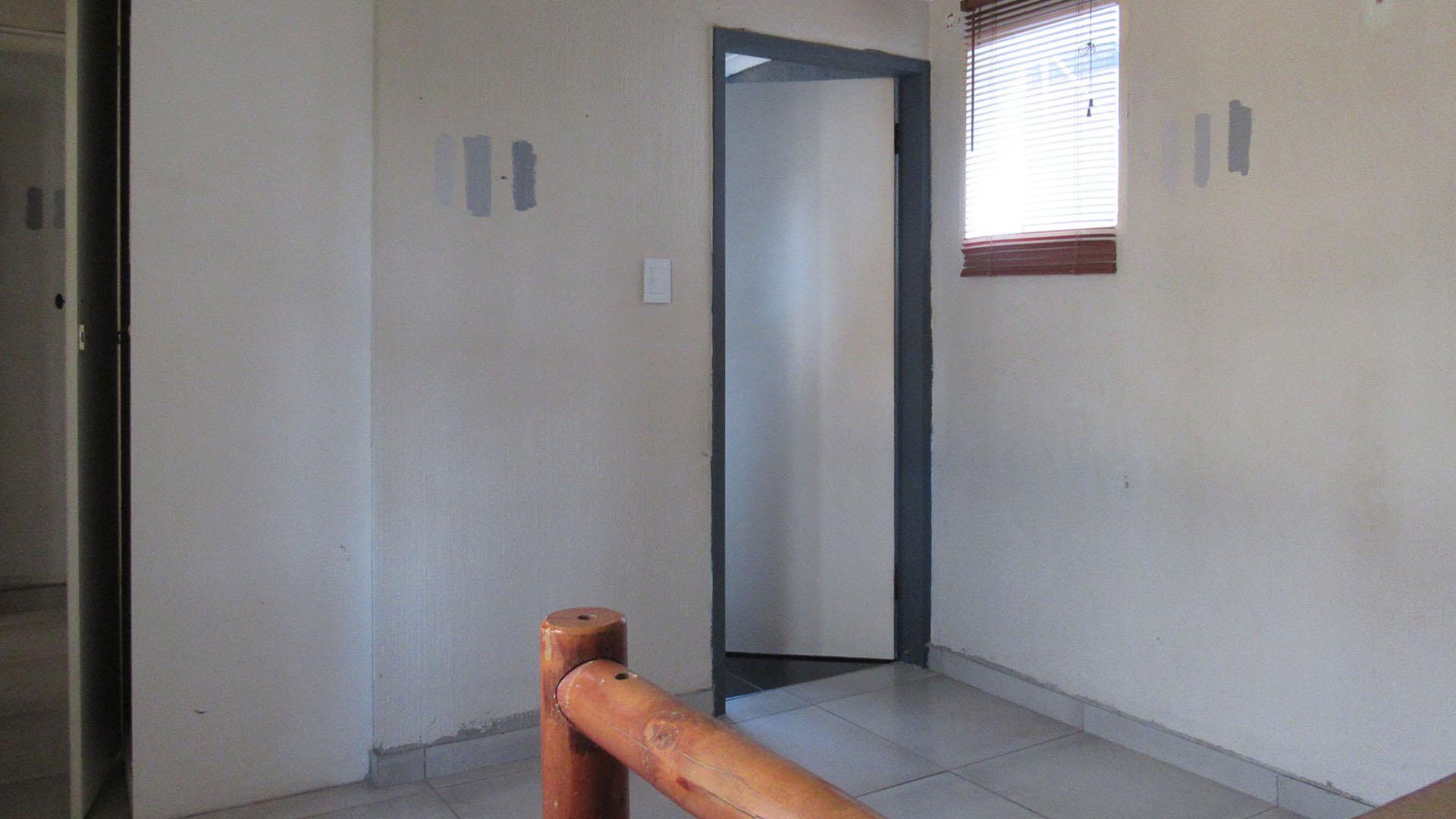 Main Bedroom - 18 square meters of property in Bromhof