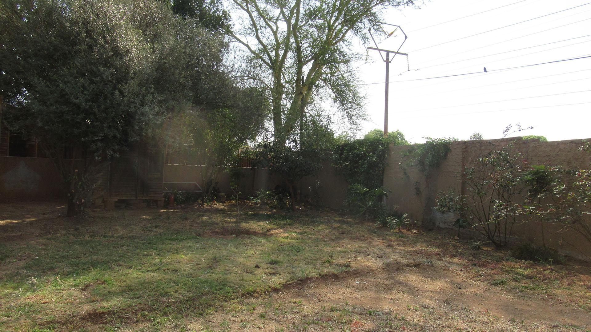 Backyard of property in Bromhof