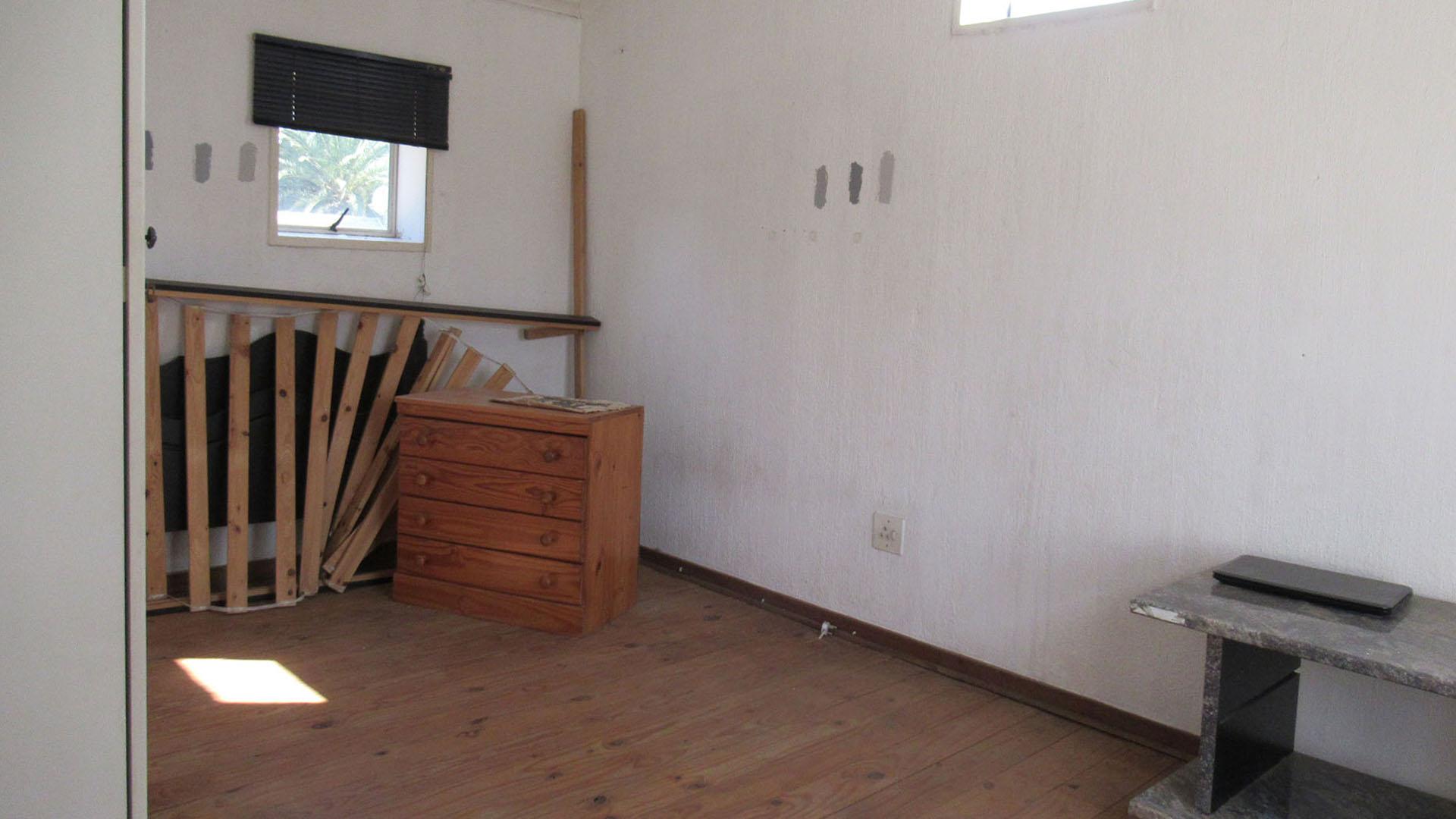 Bed Room 2 - 14 square meters of property in Bromhof