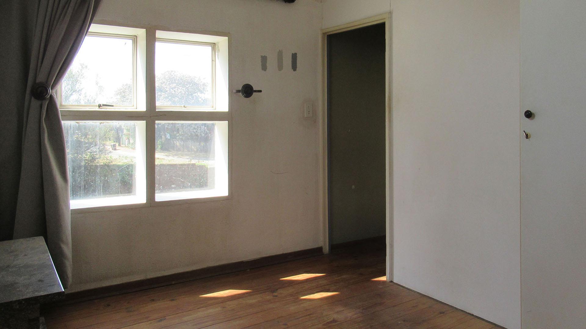 Bed Room 2 - 14 square meters of property in Bromhof