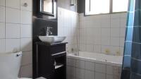 Main Bathroom - 6 square meters of property in Bromhof